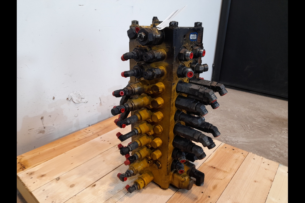 Distribuitor hidraulic principal Komatsu PW148-8