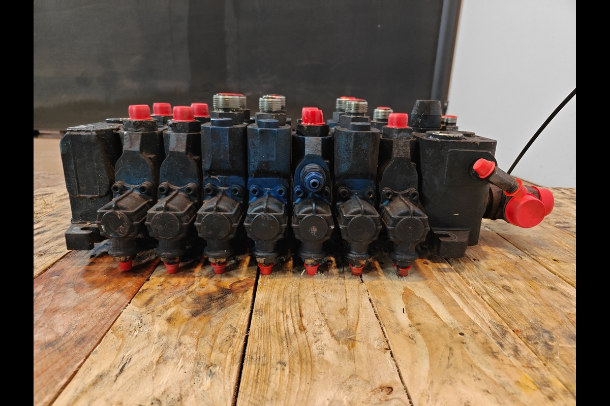 Distribuitor hidraulic principal New Holland B115C