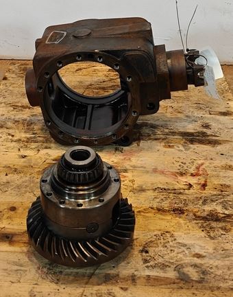 Pinion coroană diferențial punte spate New Holland B115C (Carraro 26.32M)